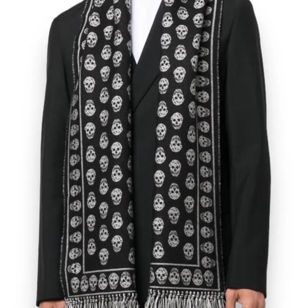 알렉산더 맥퀸 머플러(라나 울)유니색스