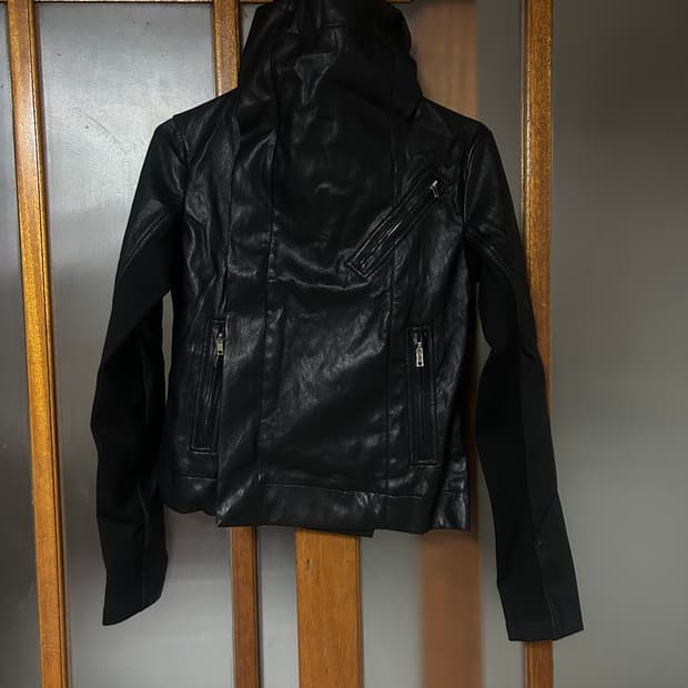 Diagonal zipper detail leather jk