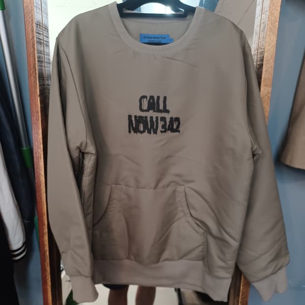 디스이즈네버댓 카키색 나일론 맨투맨 m