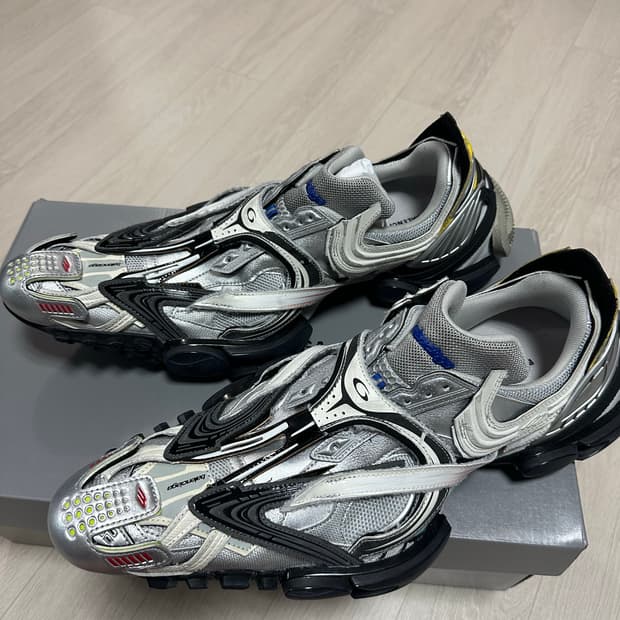 발렌시아가 렙타일 스니커즈