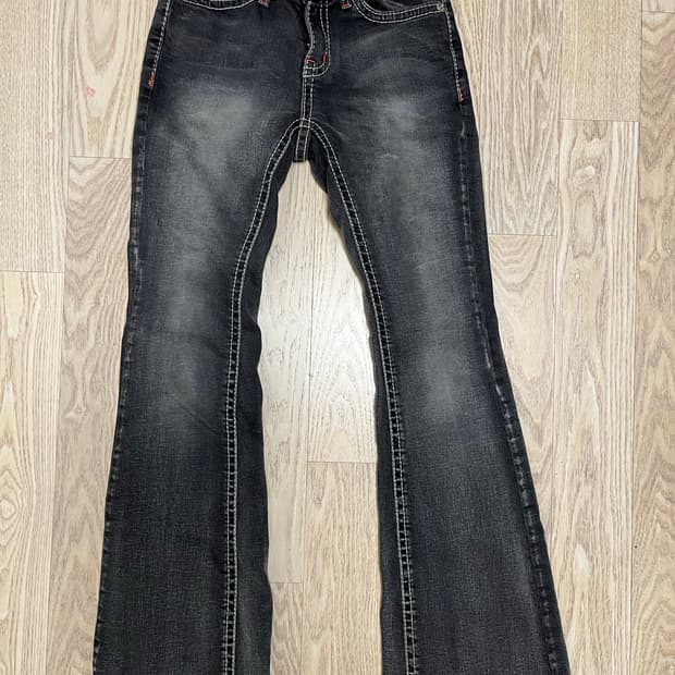 스티치 로우라이즈 부츠컷 청바지