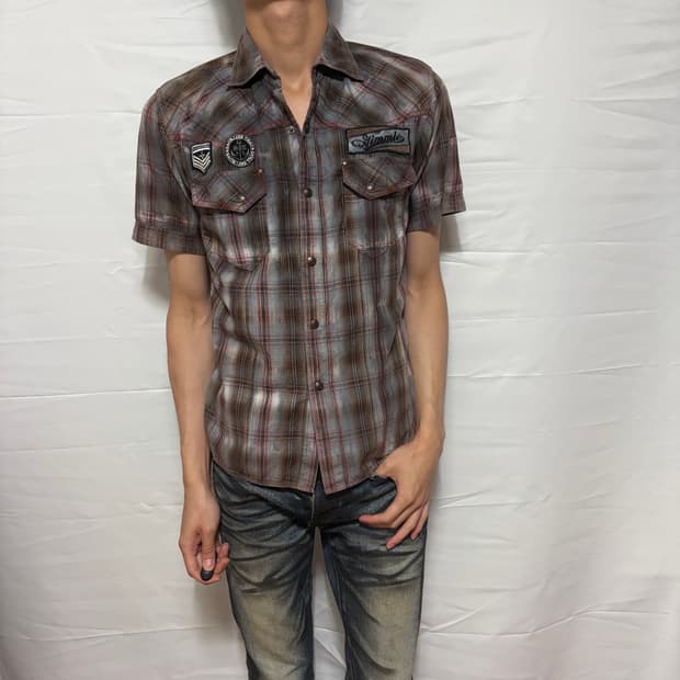 Create Barefoot check shirts