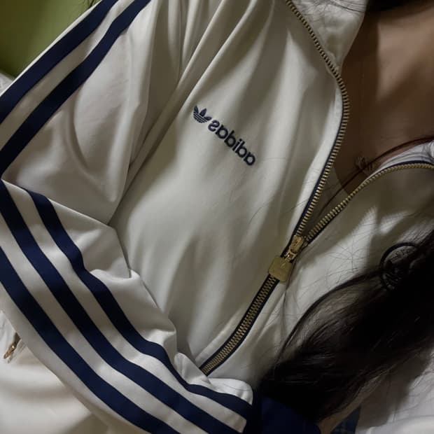 (W)아디다스 파이어버드 배지 트랙 탑 클라우드 화이트