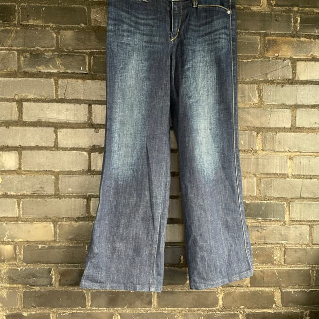 Levi’s Lady Style 세미부츠컷 데님 팬츠