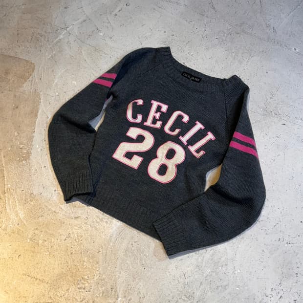 Cecil Mcbee 빅로고 니트