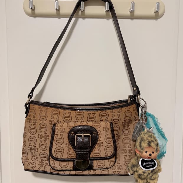 AIGNER classic buckle shoulder bag