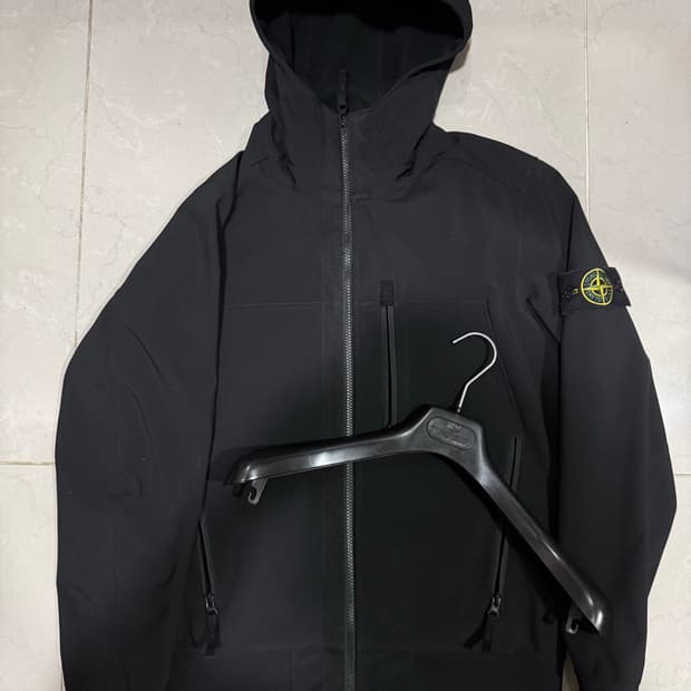 [당일출고,M사이즈] 스톤아일랜드 소프트쉘 바람막이