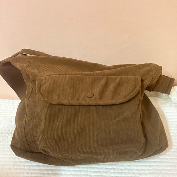 코듀로이 크로스백 브라운(끈 조절 가능)