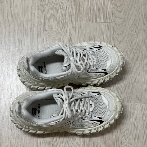 (39) 발렌시아가 디펜더 바운서 에그쉘