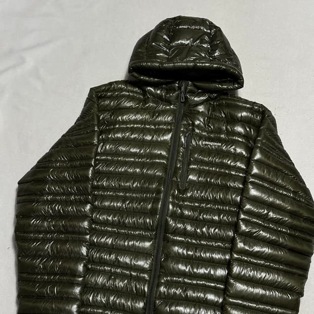 M 파타고니아 맨즈 카키 유광 경량 패딩