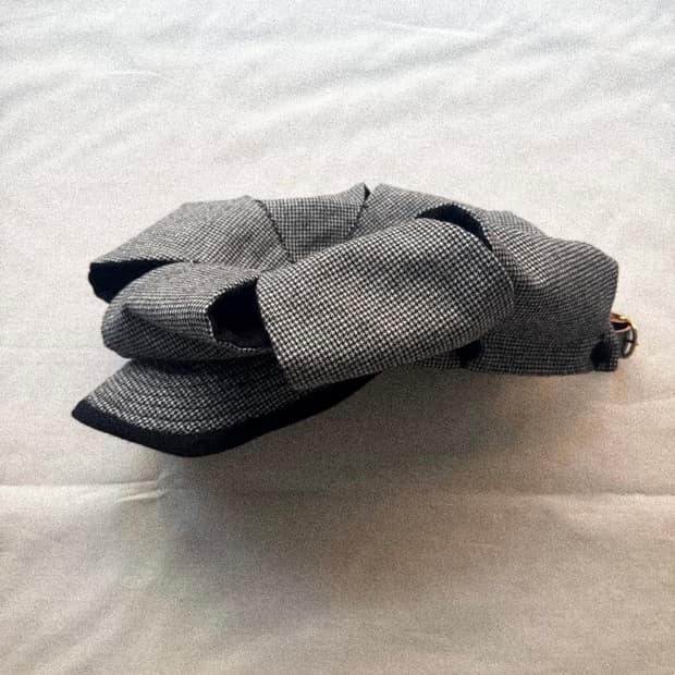 Moseori SLASHED REVERSIBLE NEWSBOY