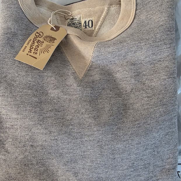 브론슨 스웻셔츠