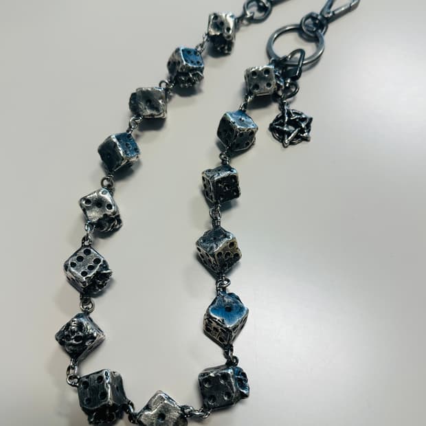 에모스탠스클럽 다이스 체인