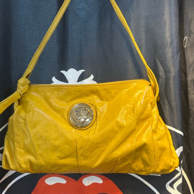 구찌 옐로우 레더 히스테리아 숄더백