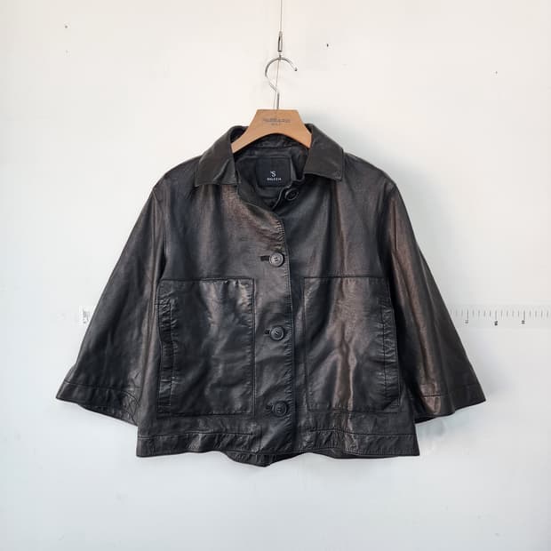 SOLEZIA 블랙 양가죽 반팔 자켓