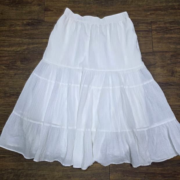 유니클로x  JW앤더슨  화이트 미디 스커트