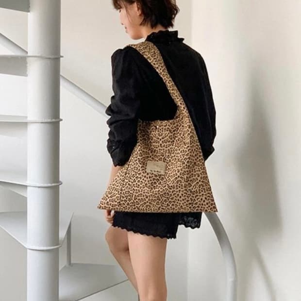 새상품컨디션/바이아틀리에 레오파드 호보백