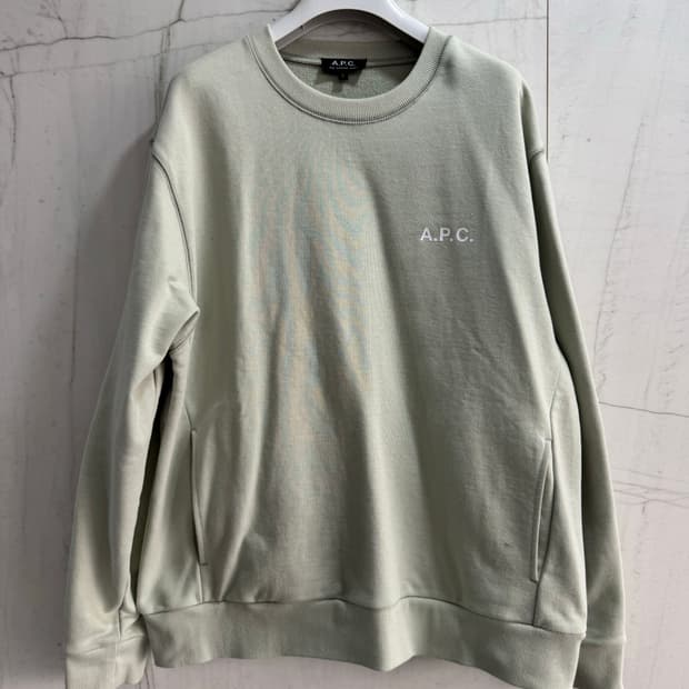A.P.C. 로고 맨투맨