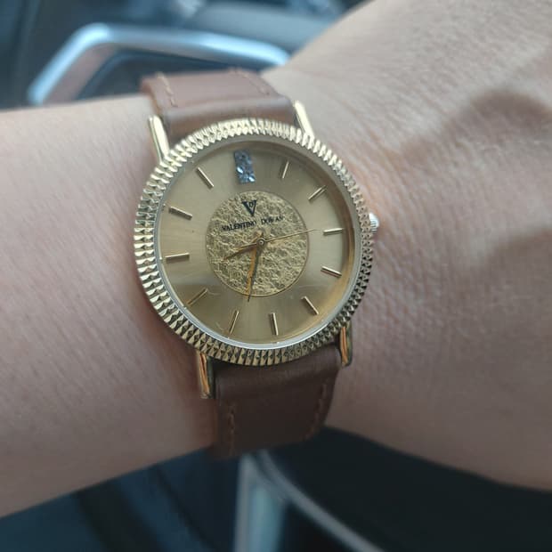 골드 색상의 발렌티노 남성 가죽 시계