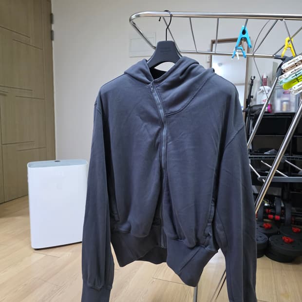 ÉÉ_ MENS GARMENT DYED CURVED HOODED ZIP 