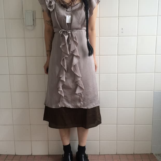 Ruffle point glossy onepiece