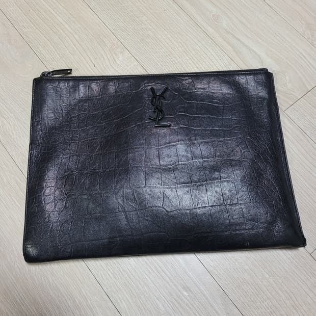 정품 입생로랑 블랙 클러치 크로커다일