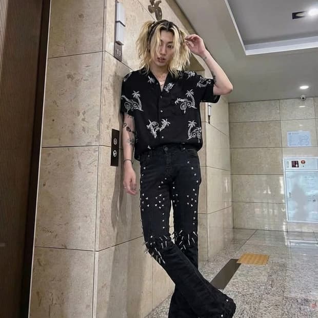 COZY WORLDWIDE 메탈 스파이크 스키니 플레어진