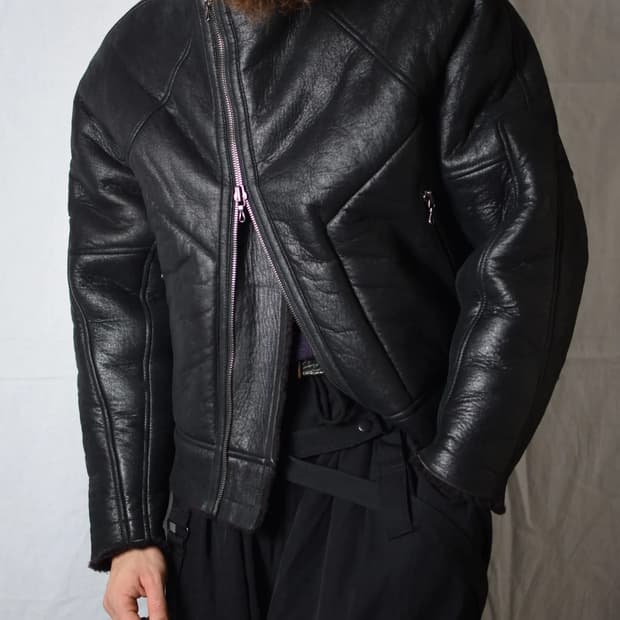 [3] 율리우스 무스탕 블랙