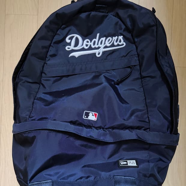 뉴에리 백팩 판매합니다.