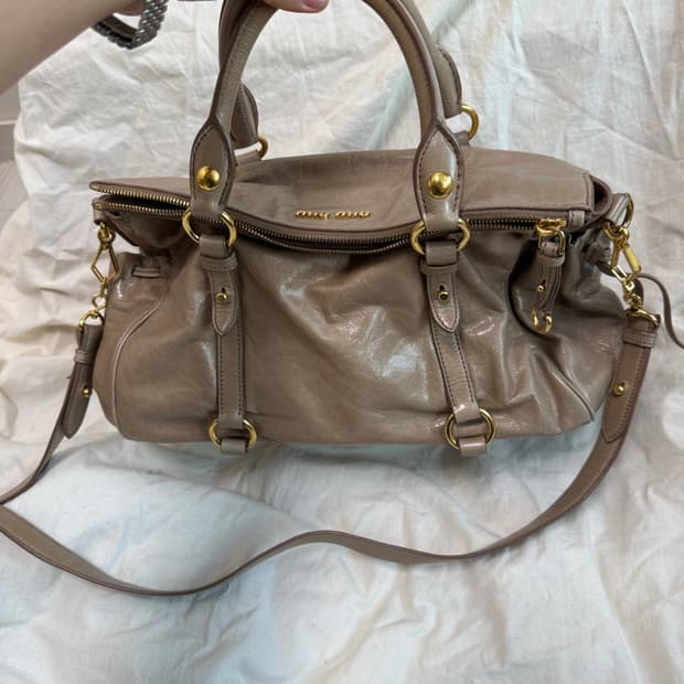 미우미우 비텔로 럭스 백  베이지