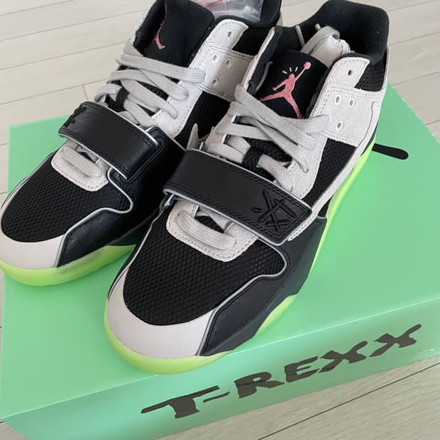 조던 x 트래비스 스캇 x 체이스 B 점프맨 잭 TR 블랙 나이트 실버