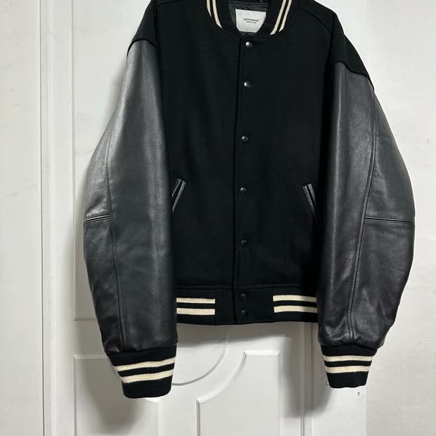 아웃스탠딩 바시티자켓