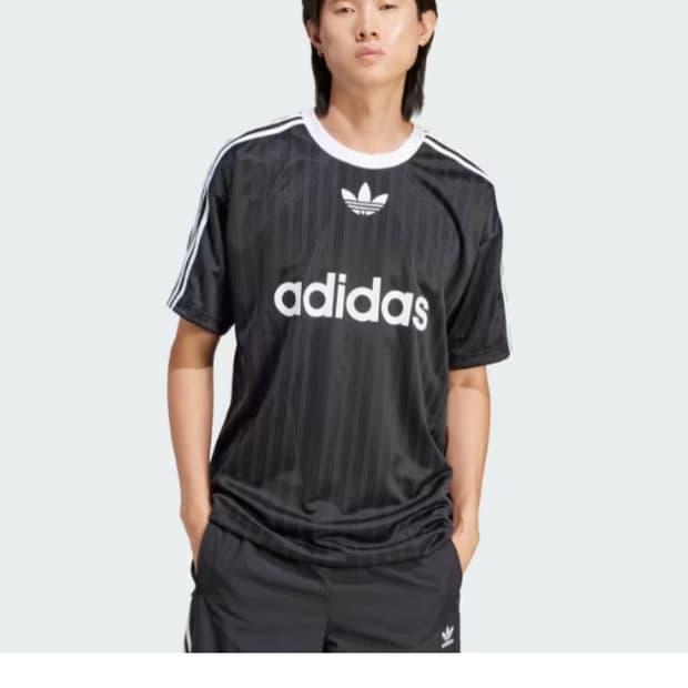 새상품)아디다스 공용 반팔티 ADICOLOR POLY T 사이즈L

새상