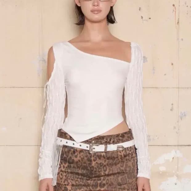 hillda 힐다 컷아웃 웨이브 슬리브탑