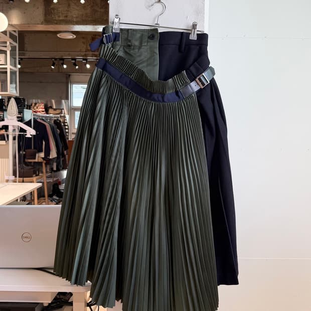 사카이 네이비 카키 플리츠 패널 하이브리드 롱스커트 
