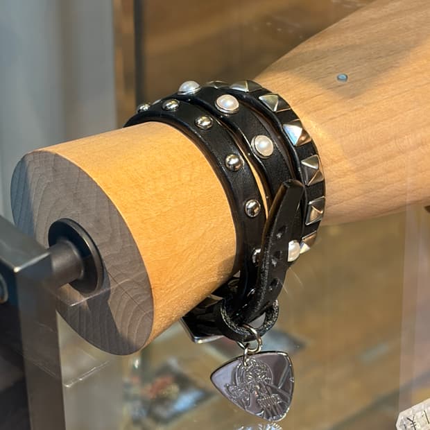 [미개봉새상품] 히스테릭글래머 피크 레더 팔찌