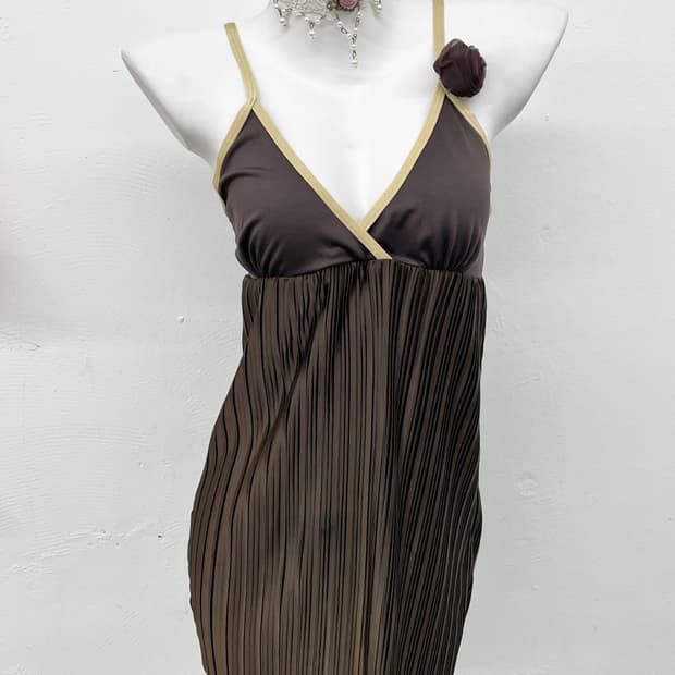 브라운 플리츠 로즈 슬립