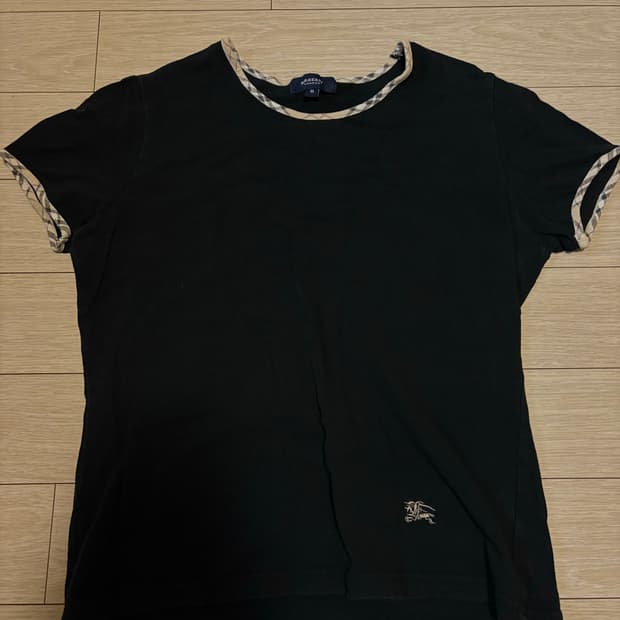 버버리 반팔 티