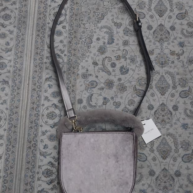 (새상품) 케네스레이디 퍼 벨루아 크로스백