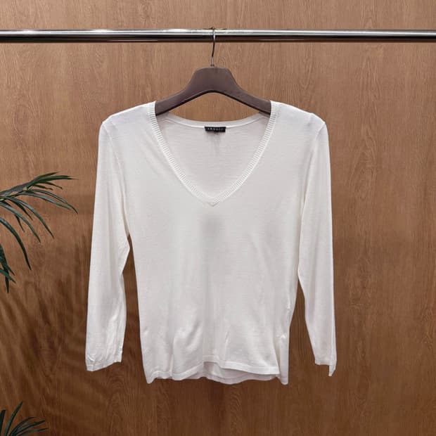 띠어리 브이넥 라인 심플 긴팔 니트 베이직 슬림핏 화이트