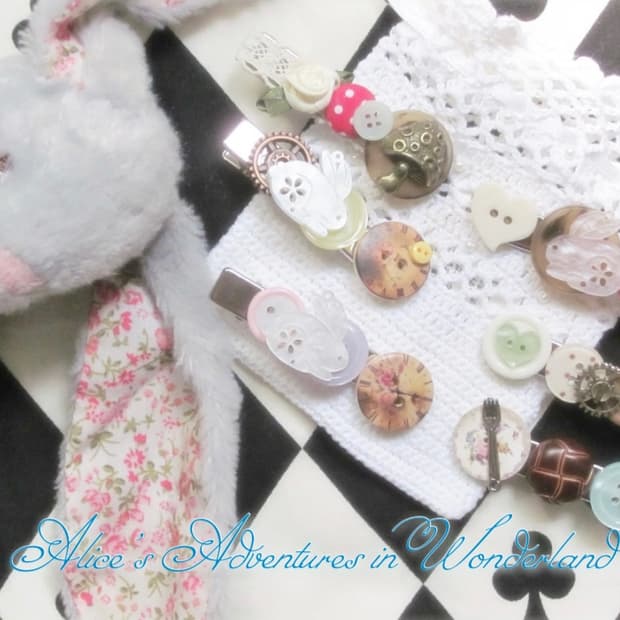 앨리스 시계토끼 단추핀