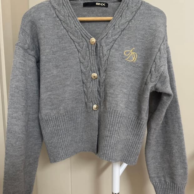 BNX 자수로고 반크롭 가디건