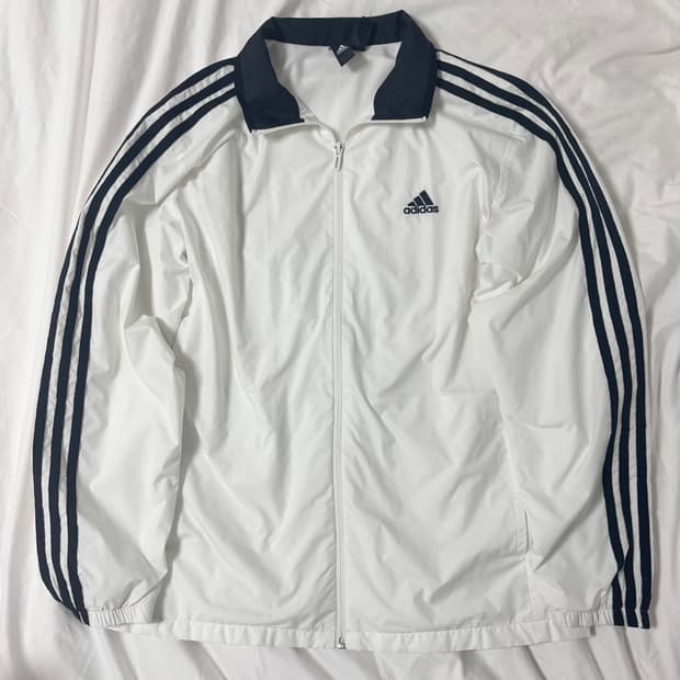 아디다스 에센셜 3S WD 흰검 바람막이