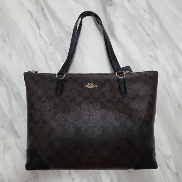 코치 시그니쳐 짚 탑 토트백