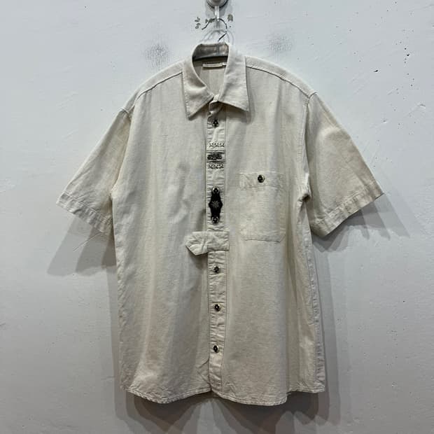 Landhaus 린넨 블렌디드 하프 반팔 티롤리안 셔츠 