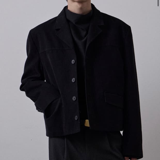 르아브 도미넌트 크롭 너치드 자켓 블랙 m