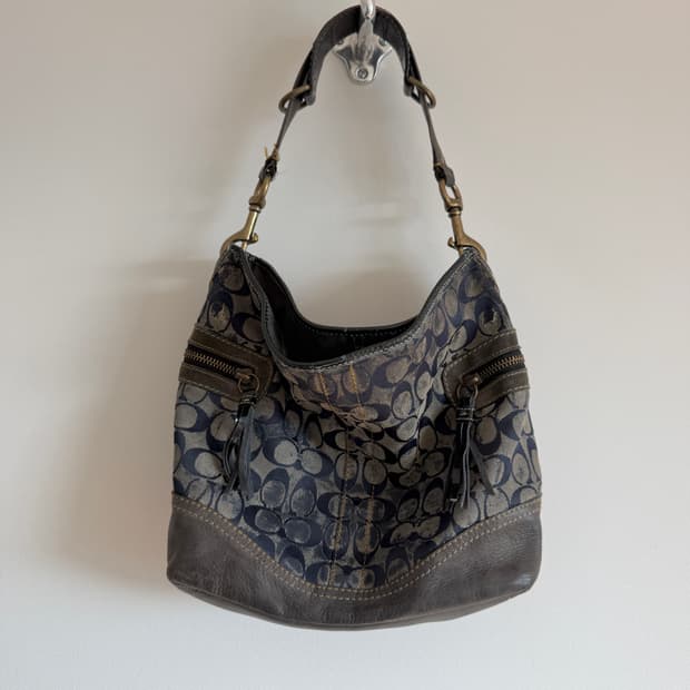 코치(COACH) 모노그램 숄더백