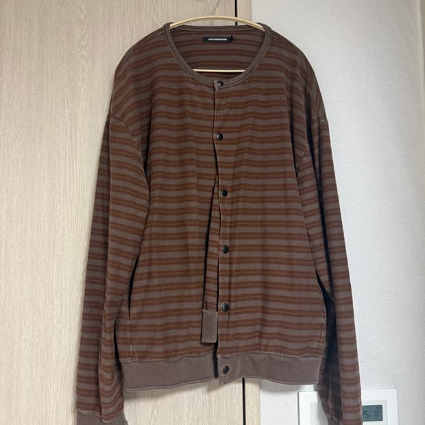해칭룸 스트라이프 가디건 브라운 레드