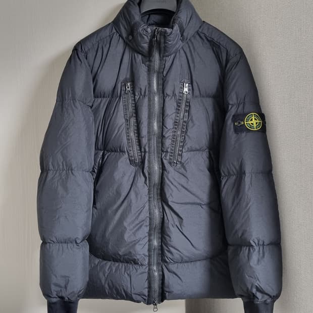 스톤아일랜드 크링클랩스 논후드 패딩