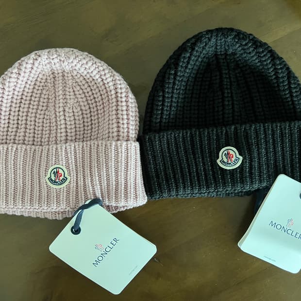 몽클레어 버진 울 비니 블랙 핑크 판매합니다